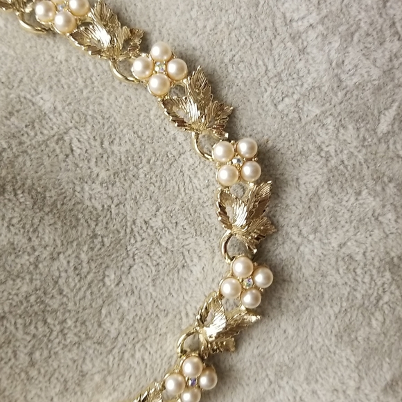 Judy Lee golden necklace with pearly accents - Picture 2 of 8